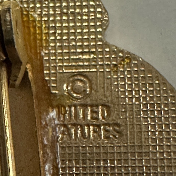 Snoopy Vintage Football Lapel Pin Collectible Yellow And Green Bay Football - Picture 6 of 6